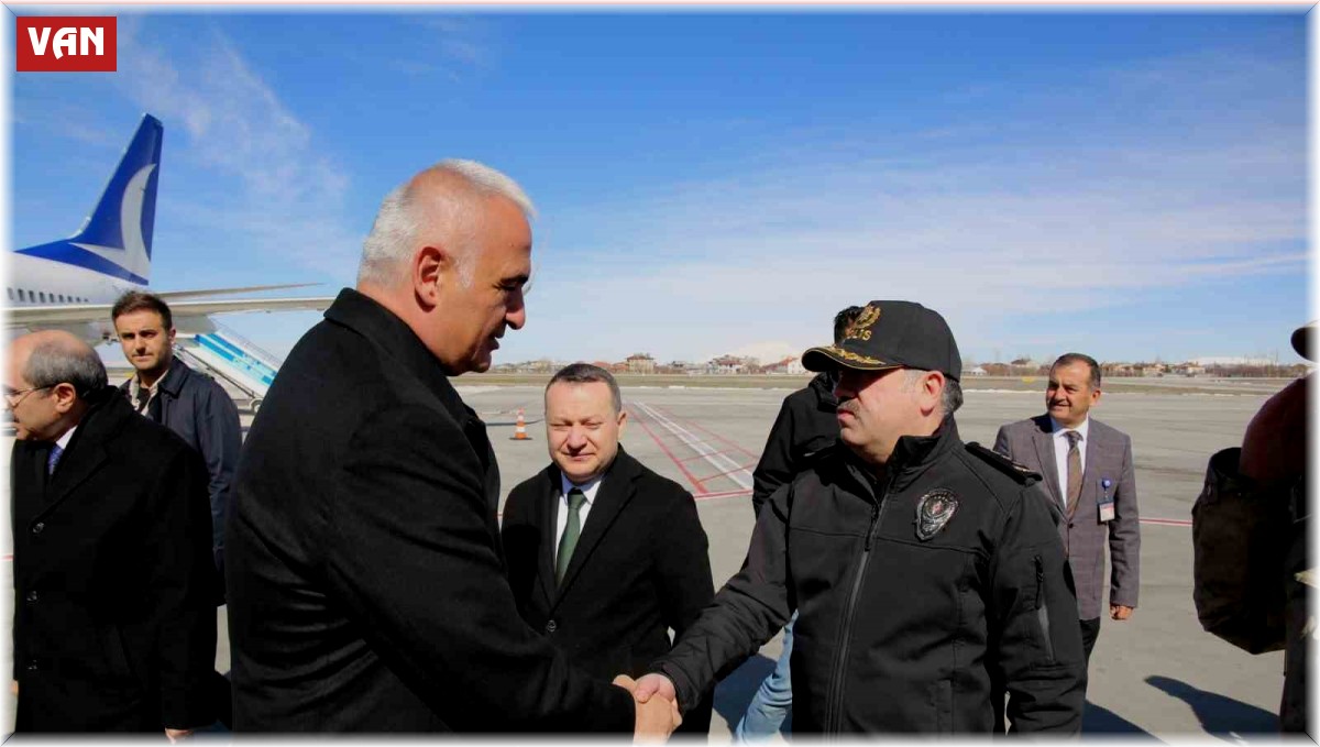 Bakan Ersoy Van'a geldi