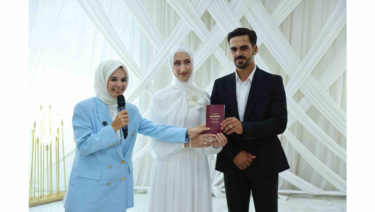 Bakan Göktaş, genç çiftin nikah şahidi oldu