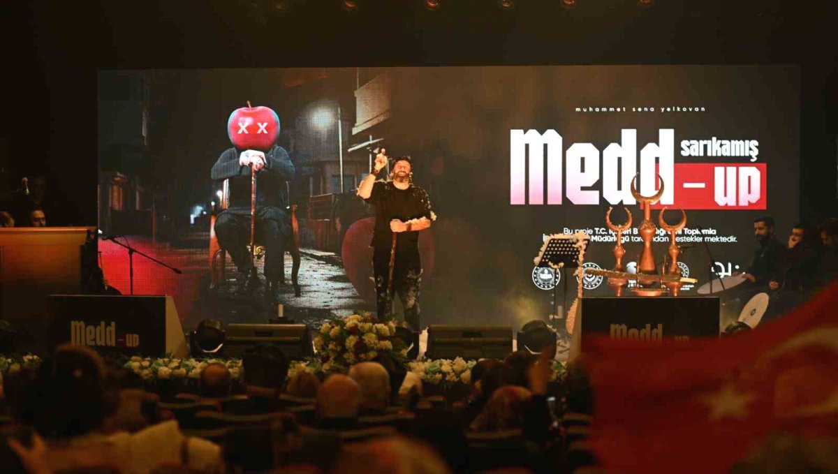 Bakan Göktaş 'Medd-Up' sahne gösterisini izledi