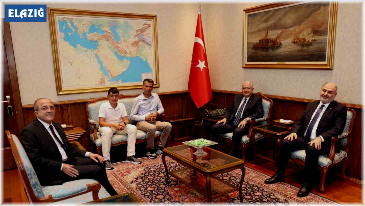 Bakan Güler, LGS ikincisi Elazığlı Muhammet'i kabul etti
