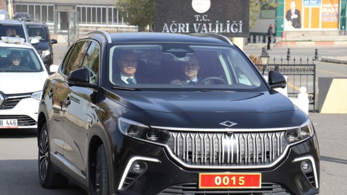 Bakan Kacır Ağrı'da Valilik ve AK Parti İl Başkanlığını Ziyaret Etti