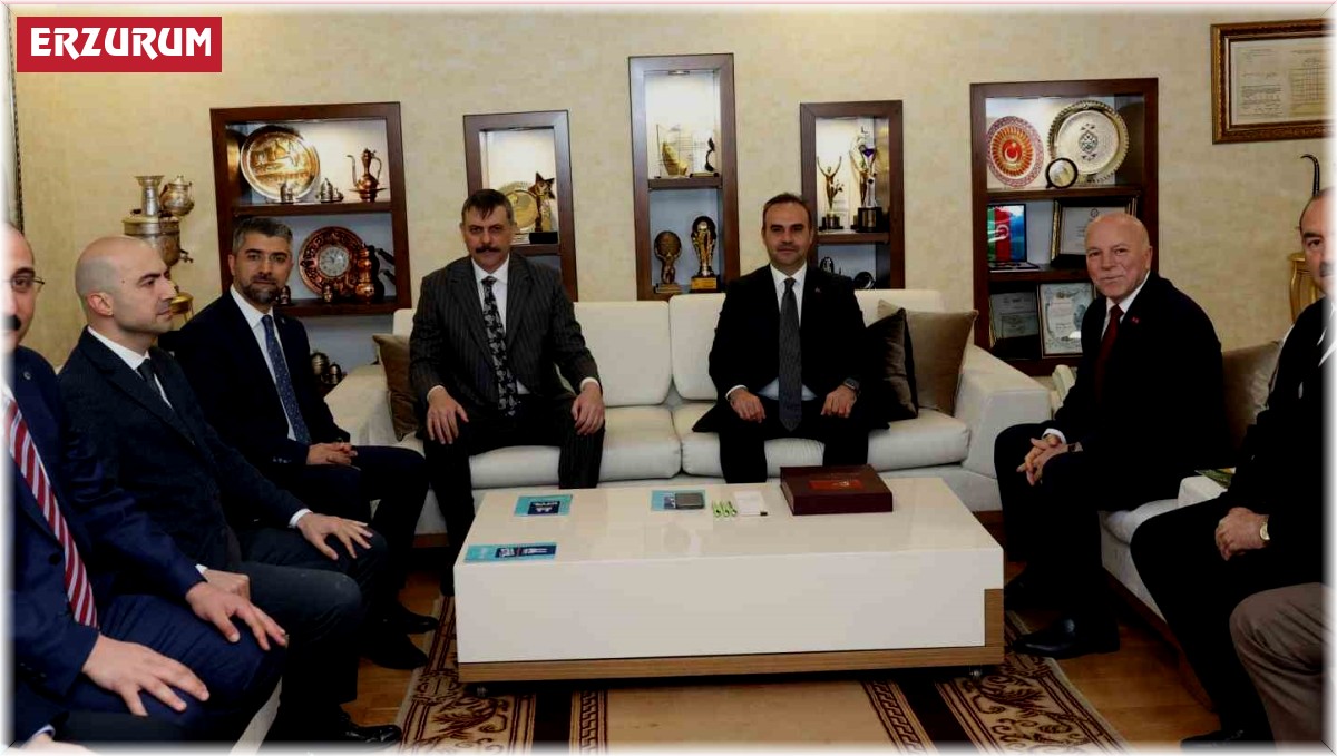 Bakan Kacır'dan Başkan Sekmen'e övgü