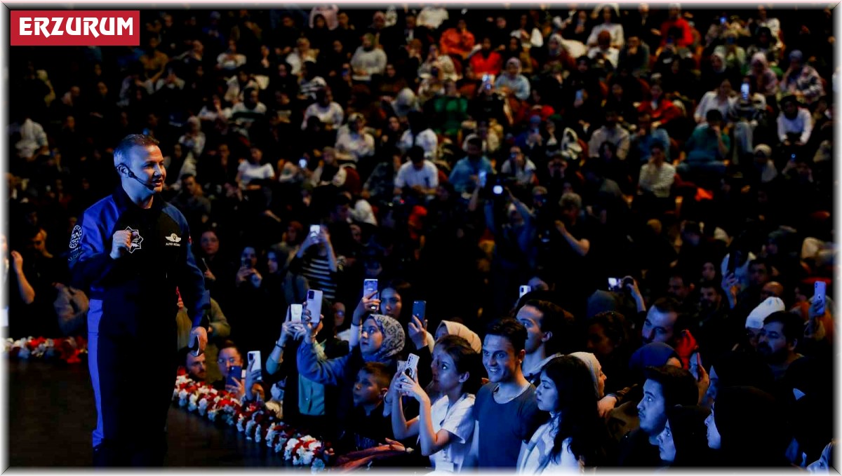 Bakan Kacır ile Türkiye'nin ilk astronotu Gezeravcı, Atatürk Üniversitesinde gençlerle buluştu