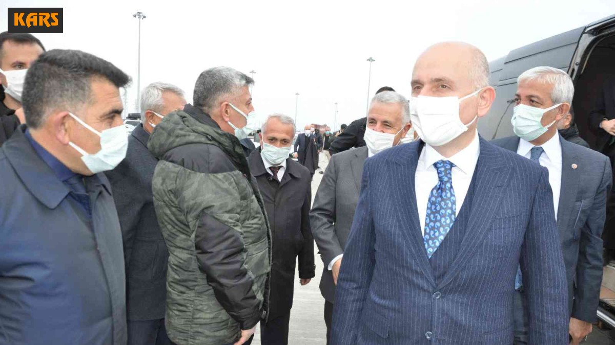 Bakan Karaismailoğlu Kars Lojistik Merkezi'nde