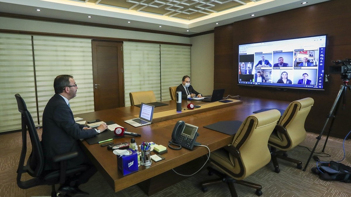 Bakan Kasapoğlu, federasyon başkanlarıyla görüştü