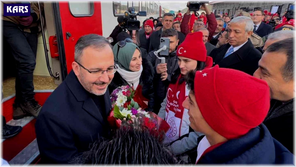 Bakan Kasapoğlu, şehitler diyarına Sarıkamış Ekspresi ile geldi