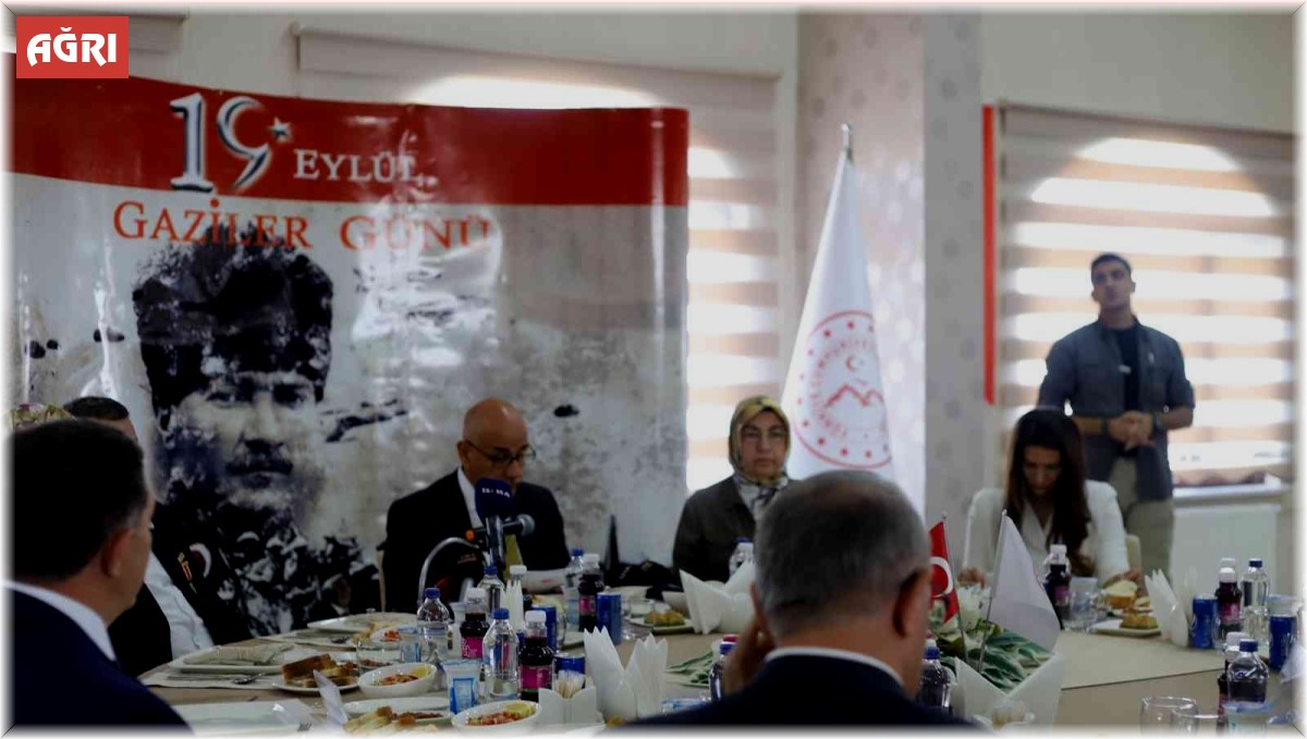 Bakan Kirişci, Ağrı'da Gaziler Günü nedeniyle düzenlenen programa katıldı