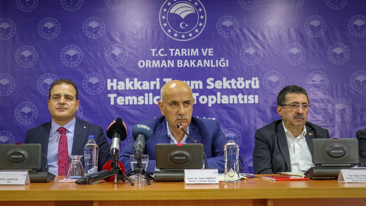 Bakan Kirişci, Hakkari'de "Tarım Sektörü Temsilcileri Toplantısı"nda konuştu:
