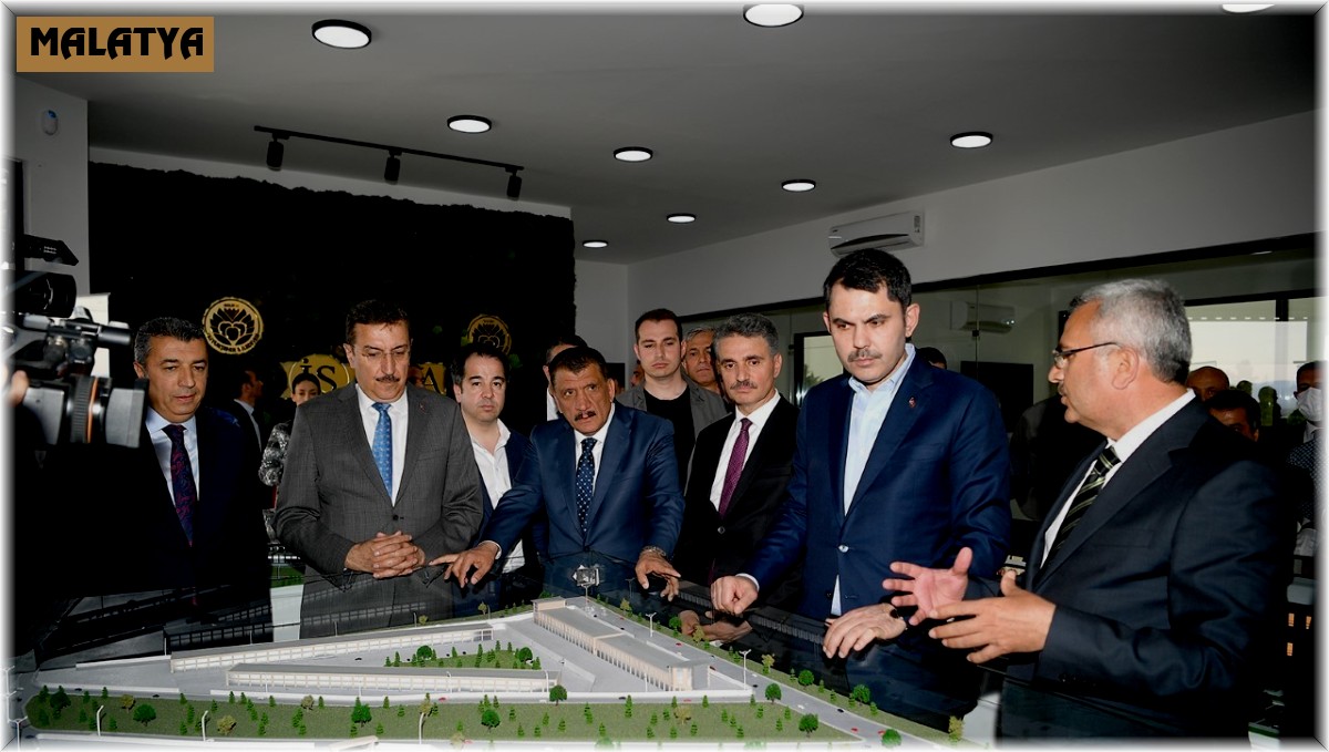 Bakan Kurum, dünya kayısı ticaret merkezinde incelemelerde bulundu