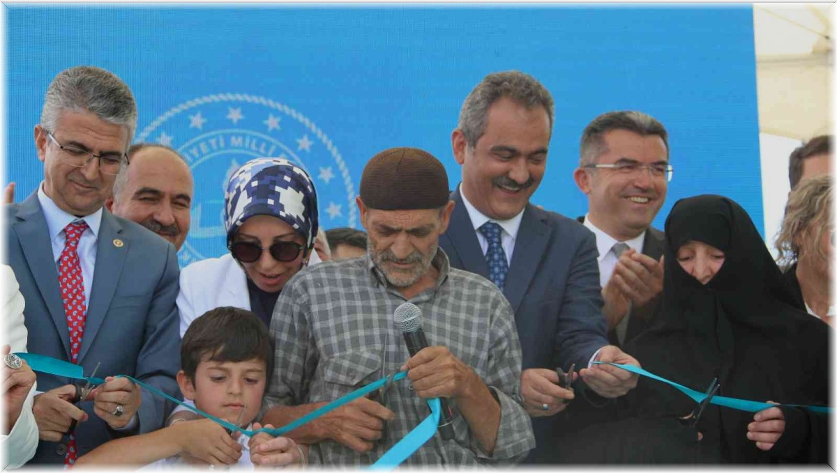 Bakan Mahmut Özer: "2022-2023 yılı Erzurum'da eğitim yatırımı 1 milyar liranın üzerinde olacak"