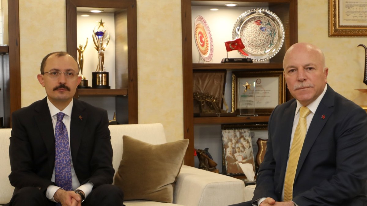 Bakan Muş'tan, Başkan Sekmen'e tecrübe ve yatırım övgüsü