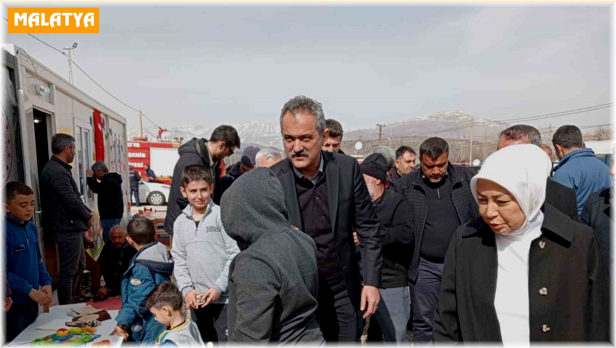 Bakan Özer, Doğanşehir'de konteyner kenti ziyaret etti