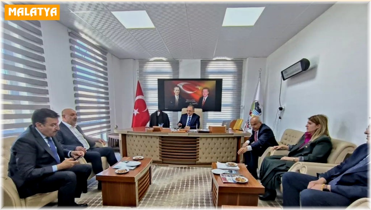 Bakan Özhaseki, Doğanşehir Belediyesi'ni ziyaret etti