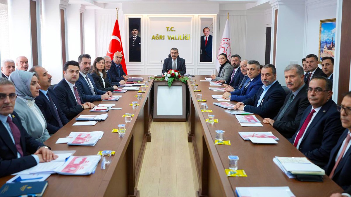 Bakan Tekin Ağrı’da eğitim yatırımlarını yerinde inceledi