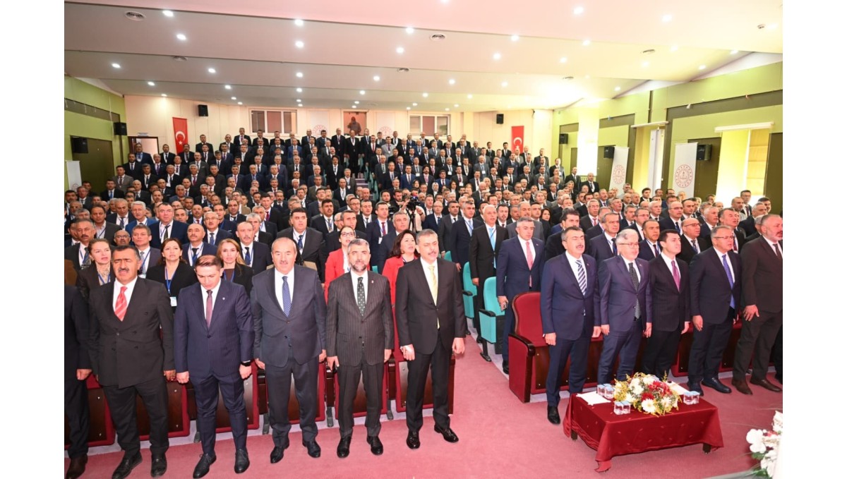 Bakan Tekin: "Biz büyük bir camiayız"