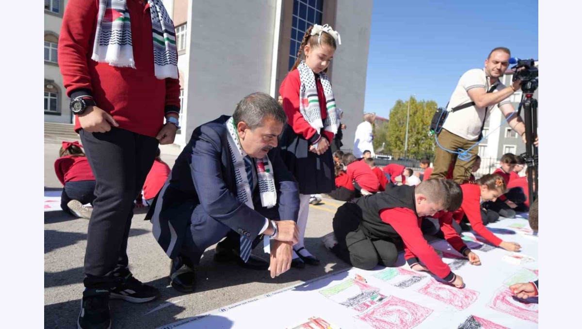 Bakan Tekin: "Bu dünyayı hepimiz için yaşanabilir kılacak bireyler yetiştirmemiz lazım"