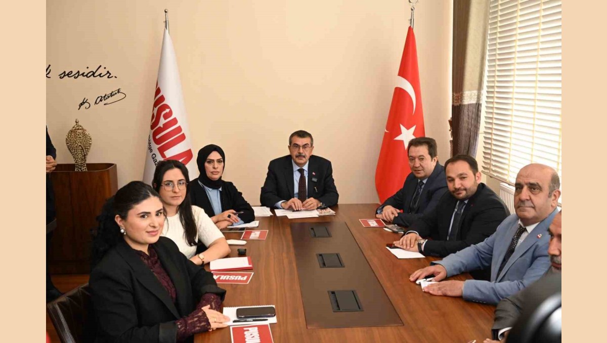 Bakan Tekin: "CHP'liler 12 yıllık zorunlu eğitime ne demişler görsünler, oynadıkları bir tiyatro, makul önerileri varsa dinlerim"