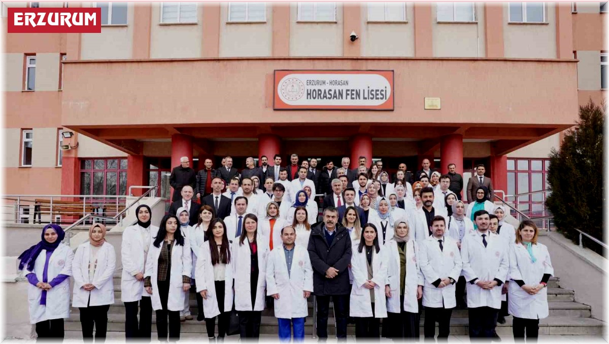 Bakan Tekin Erzurum'da öğretmen ve öğrencilerle buluştu