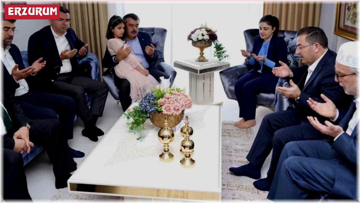 Bakan Tekin, Erzurum'da şehit ailesine bayram ziyaretinde bulundu
