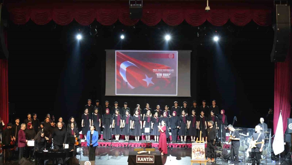 Bakan Tekin: "Geçmişine bağlı, gelecekten ümitli gençler yetiştirmek istiyoruz"