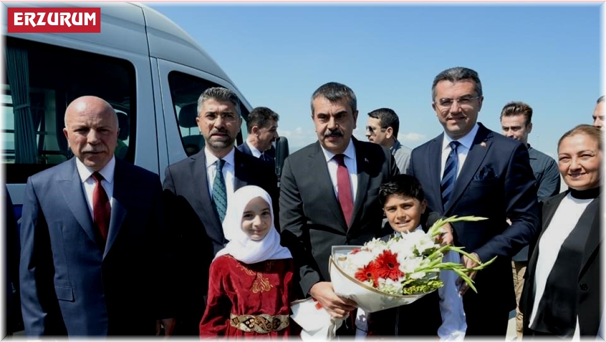 Bakan Tekin memleketi Erzurum'da
