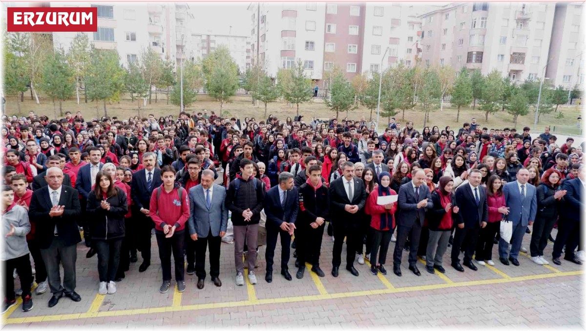 Bakan Tekin, öğrencilerle birlikte şehit Filistinli çocuklar için saygı duruşunda bulundu