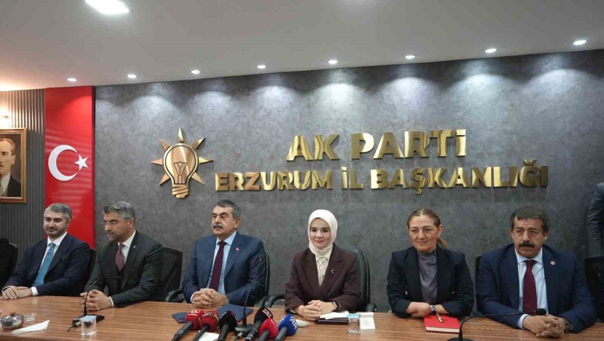 Bakan Tekin: "Türkiye'deki muhalefetin yaklaşımı sadece yalanlar, iftiralar üzerine ve insanların moral motivasyonunu kırmak üzerinedir"