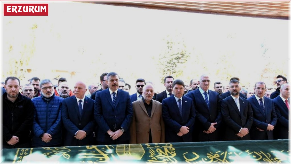 Bakan Tunç, eşinin amcasının cenaze namazına katıldı