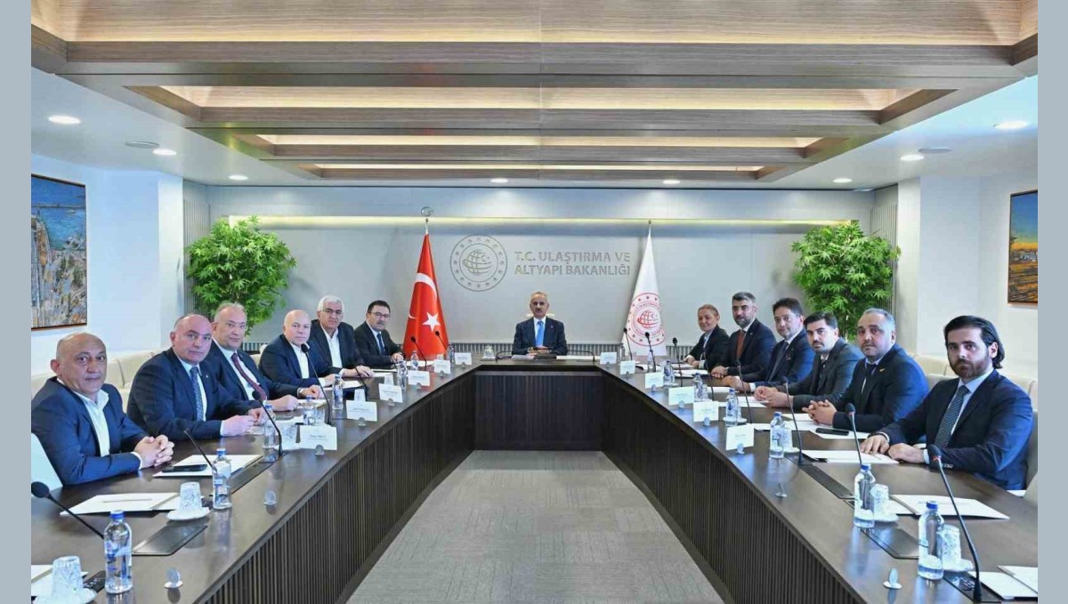 Bakan Uraloğlu ile ulaşım zirvesinde bir araya geldiler