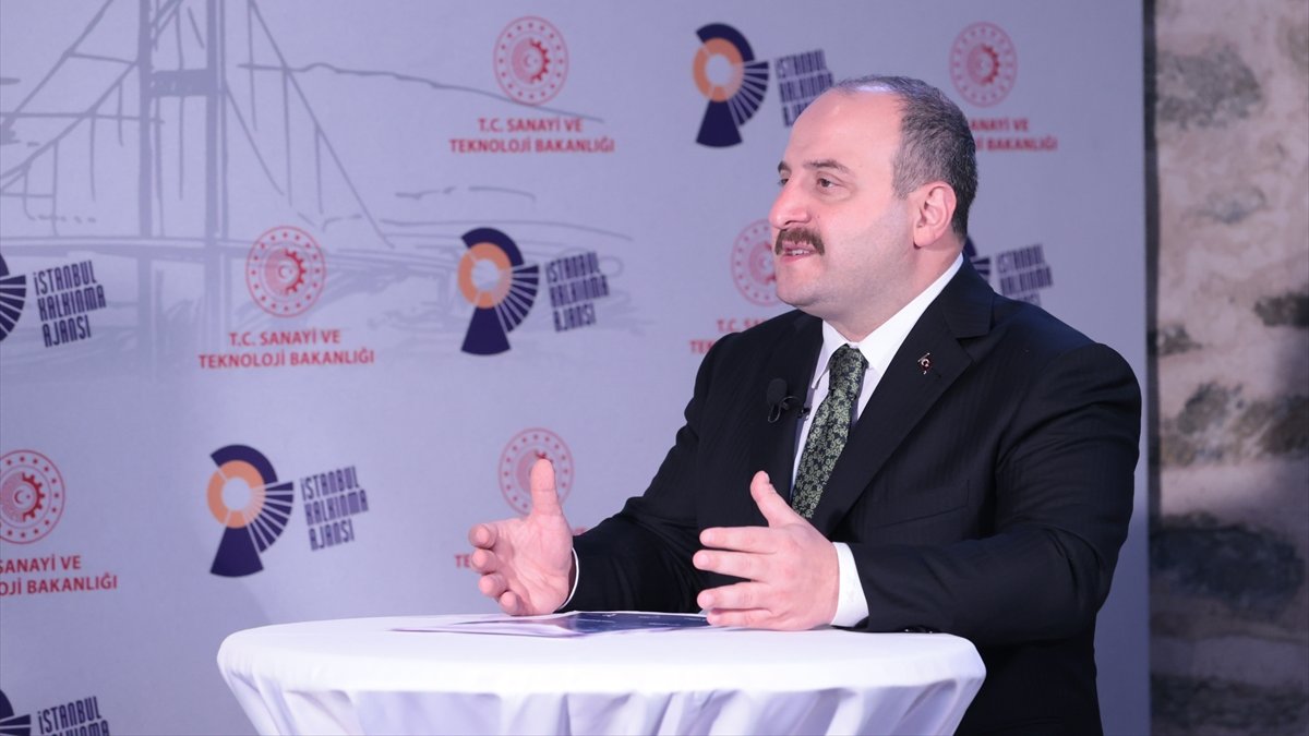 Bakan Varank, Çinli ve Uzakdoğulu dev akıllı telefon üreticilerinin Türkiye'de üretim yapacağını açıkladı: