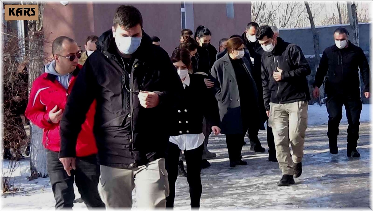 Bakan Yanık Kars'ta şehit aileleriyle bir araya geldi