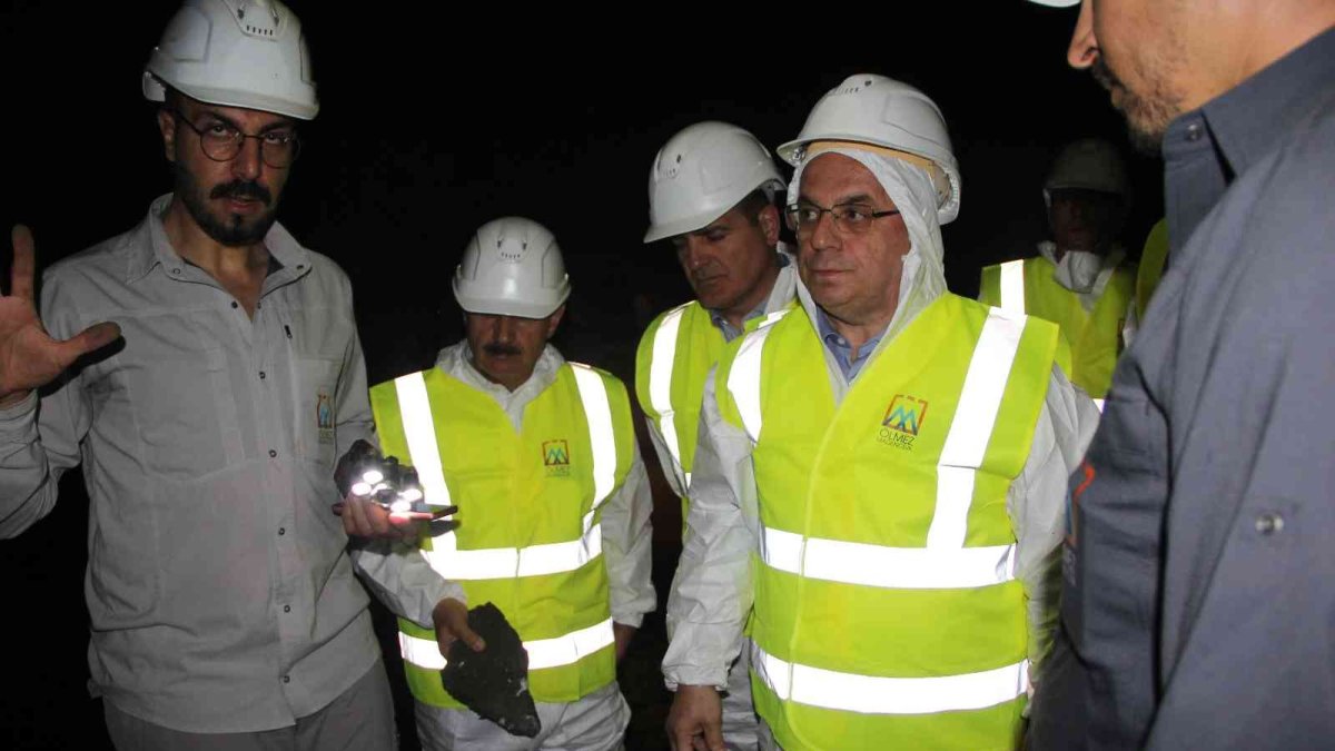 Bakan yardımcıları Hakkari'deki maden alanlarında incelemelerde bulundu