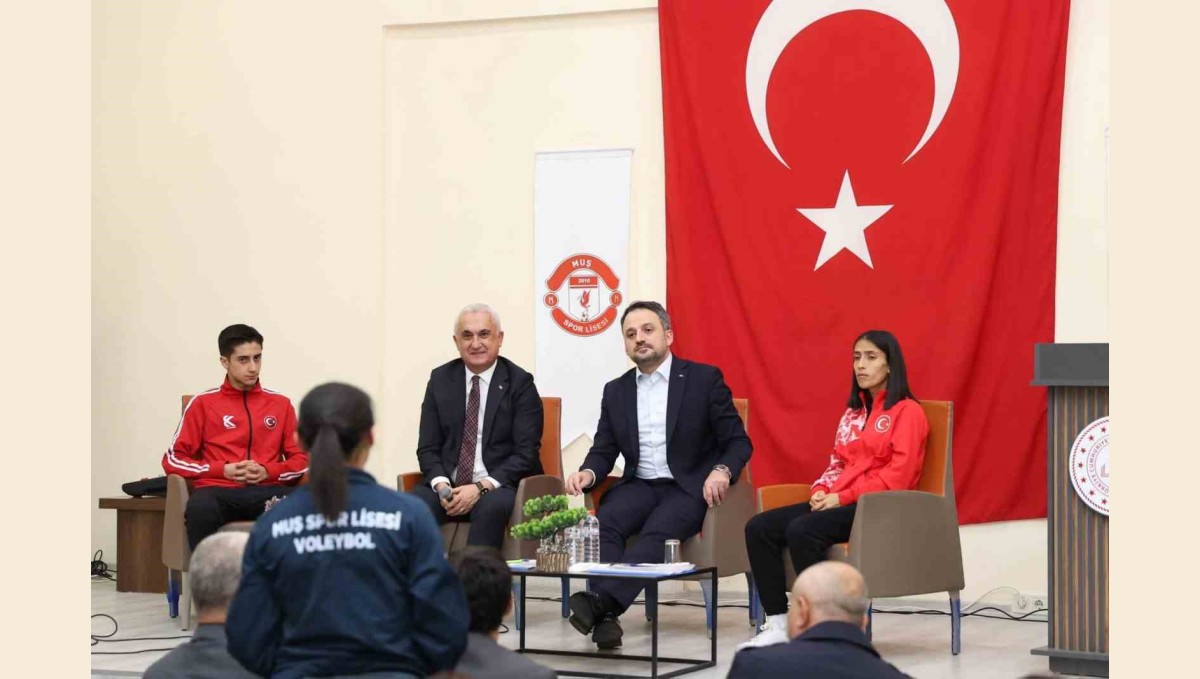 Bakan Yardımcısı Eminoğlu, Muş'ta sporun geleceğini gençlerle konuştu