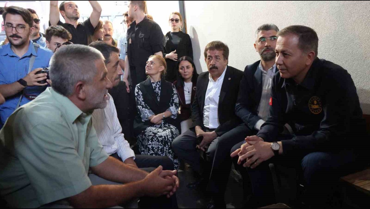 Bakan Yerlikaya Erzurum'da esnafı ziyaret etti