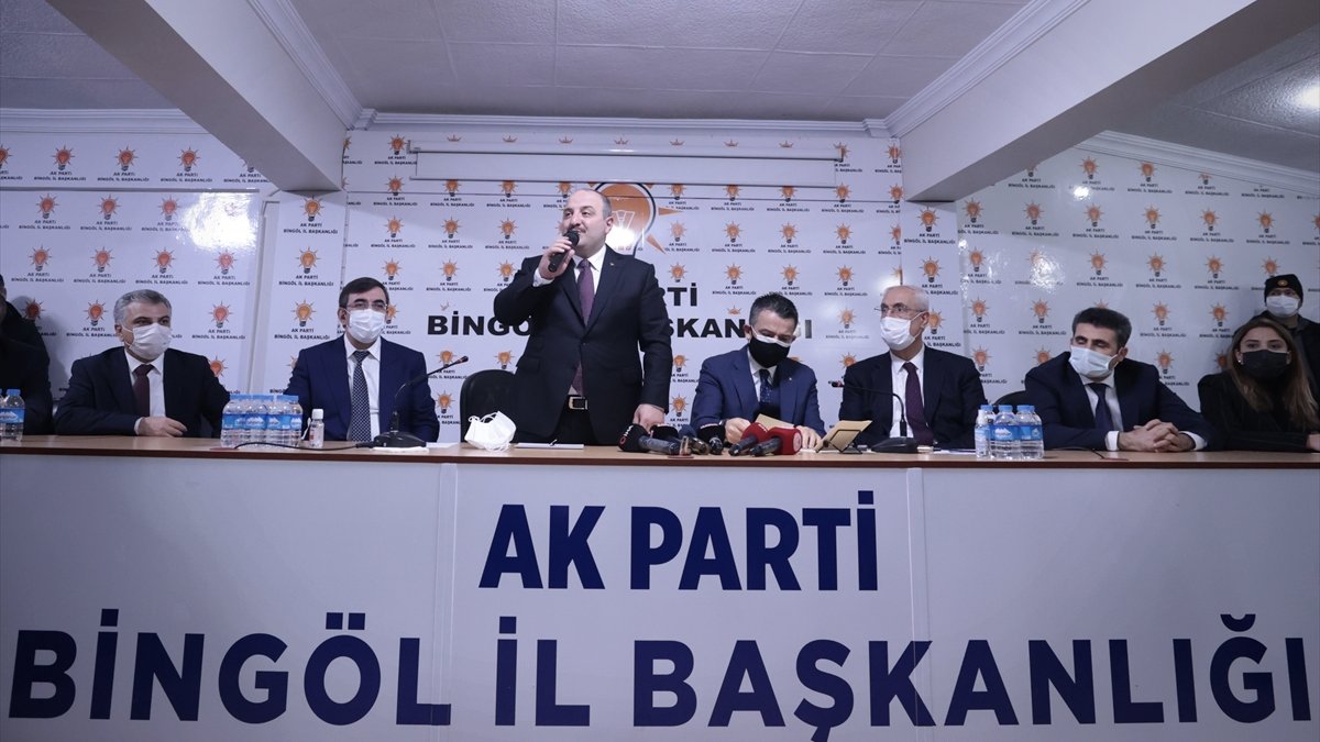Bakanlar Varank ve Pakdemirli, Bingöl'de AK Parti İl Başkanlığını ziyaret etti