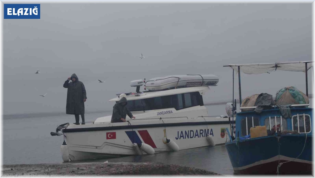 Balık tutmak için ağları gerdirirken tekneden düşüp suda kayboldu