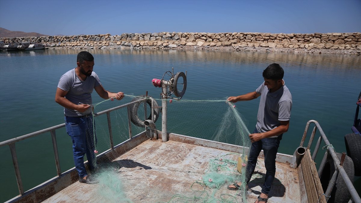 Balıkçılar yarın 'vira bismillah' diyerek Van Gölü'ne ağ atacak
