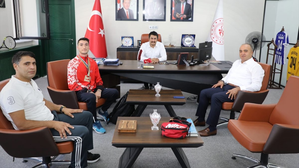 Balkan şampiyonu Ali Demir, Ağrı’ya altın madalyayla döndü