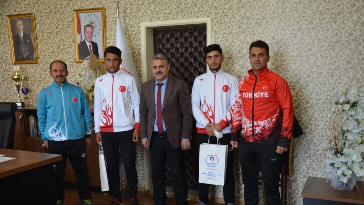 Balkan şampiyonu kuzenlere hediye