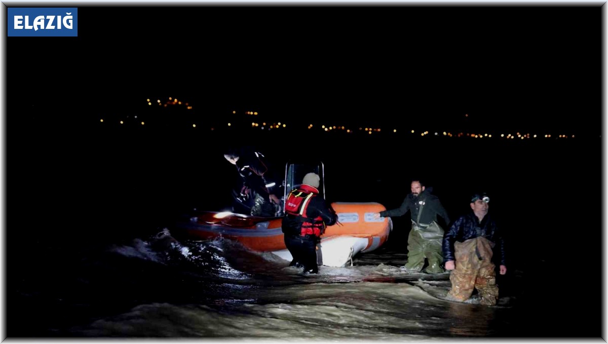 Baraj gölünde mahsur kalan 2 balıkçı, 4 saatlik çalışma sonucu kurtarıldı