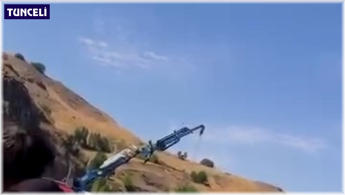 Baraj gölüne uçan araç, vinç yardımı ile çıkartıldı