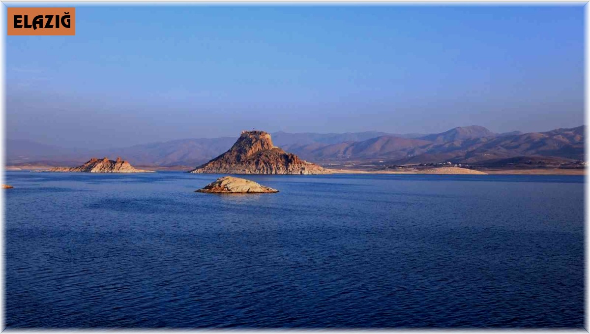 Barajın ortasındaki tarihi güzellik 'Pertek Kalesi'