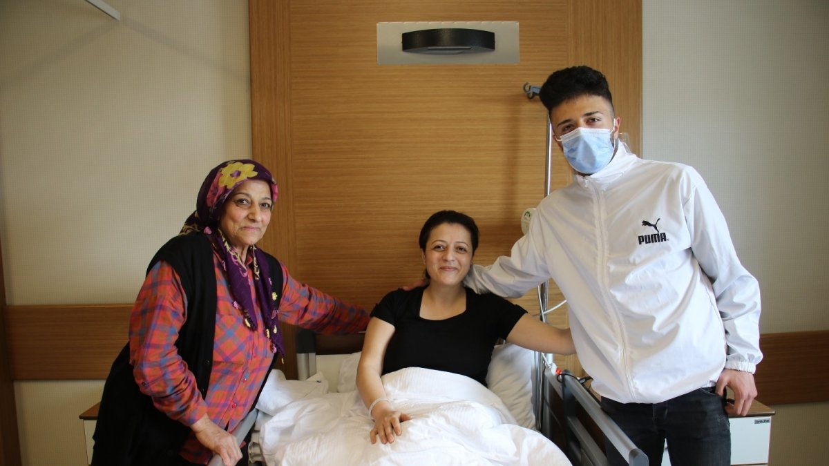 Bardağı kaldıramayınca hastaneye gitti, kolu kesilmekten son anda kurtuldu