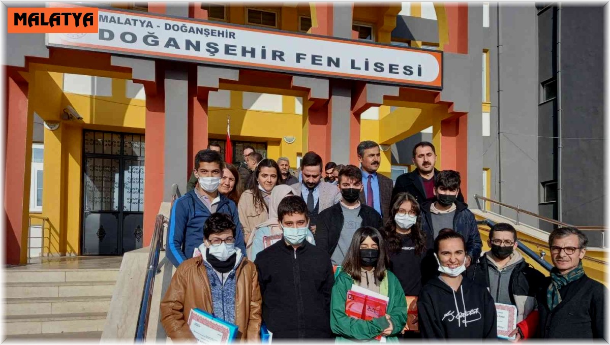 Başarılı öğrenciler ödüllendirildi