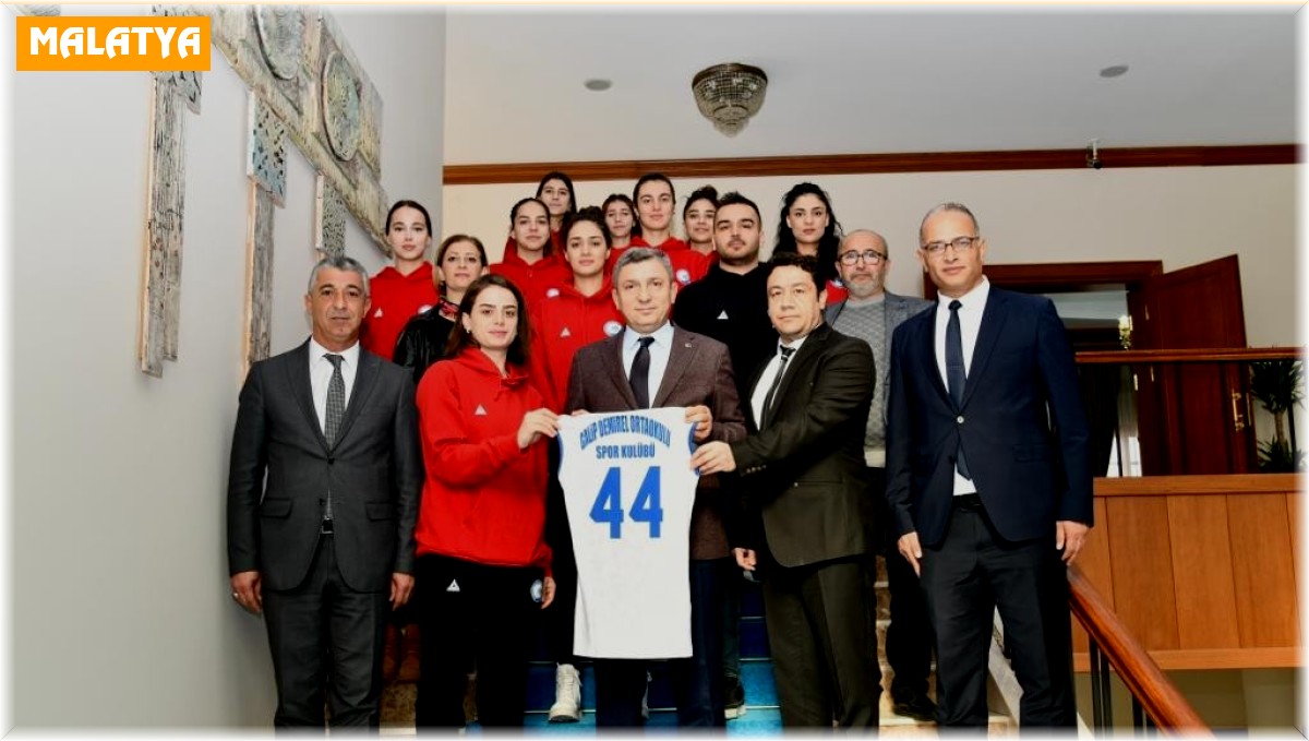 Başarılı voleybolculara tebrik