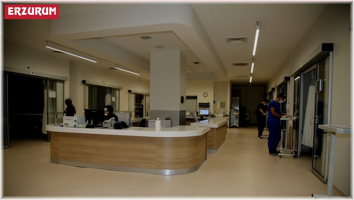 Başhekim Tör; "Türkiye'nin en modern ve büyük yoğun bakımlarından birisi bizde"