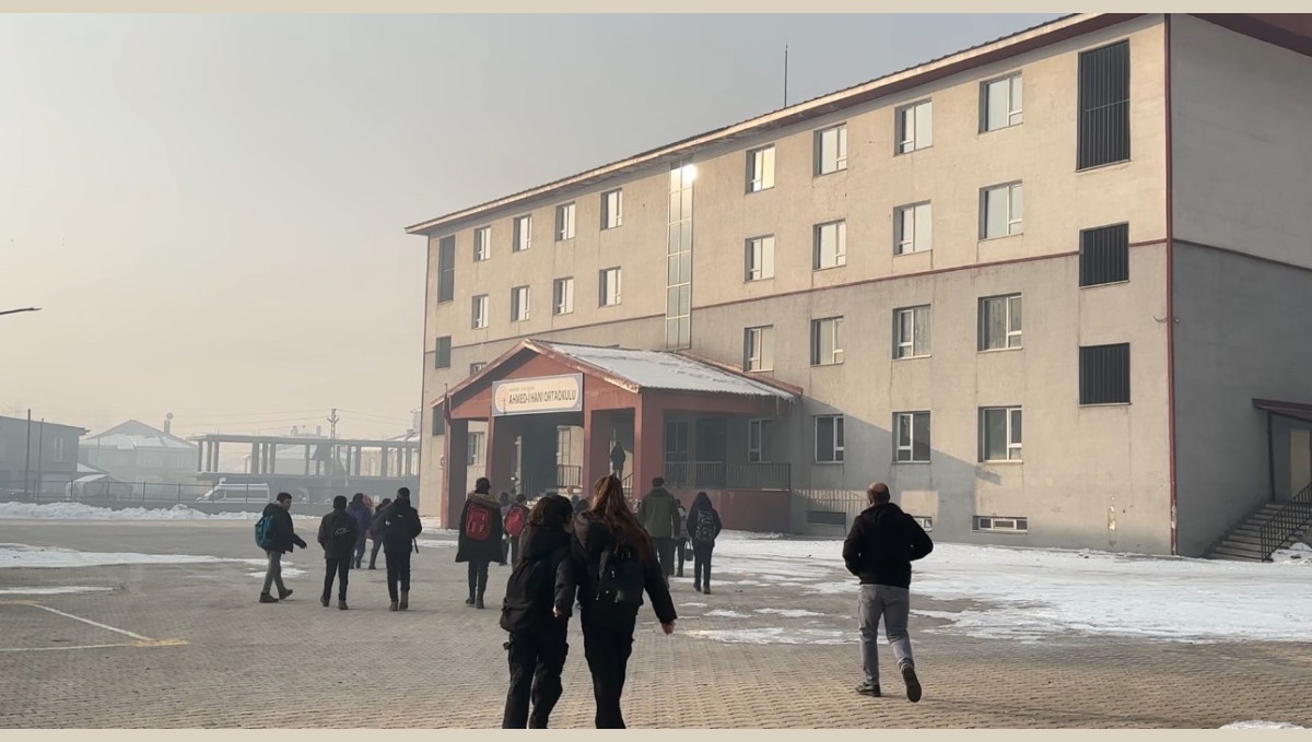 Başıboş köpeklerin saldırısı sonucunda hayatını kaybeden Eslem'in okulunda hüzün hakim