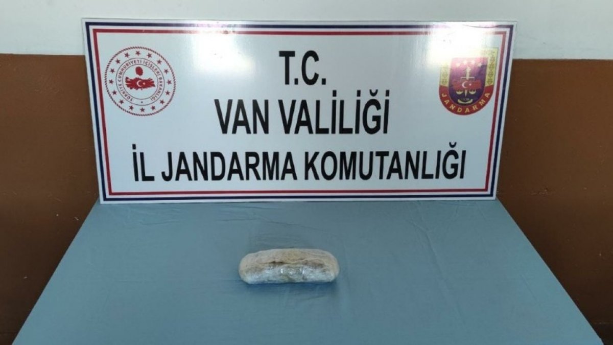Başkale'de 1 kilo 52 gram toz esrar ele geçirildi