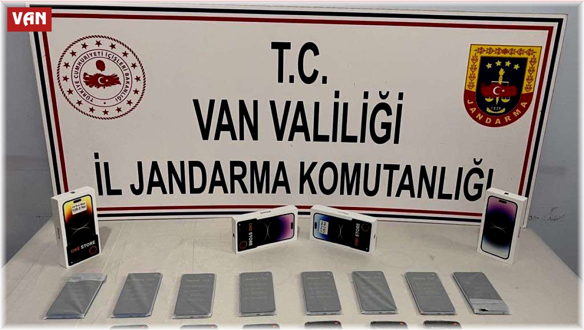 Başkale'de 18 adet cep telefonu ele geçirildi