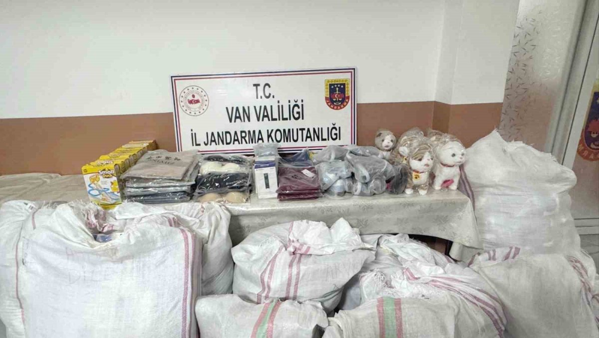 Başkale'de 3 milyon 250 bin TL değerinde kaçak malzeme ele geçirildi